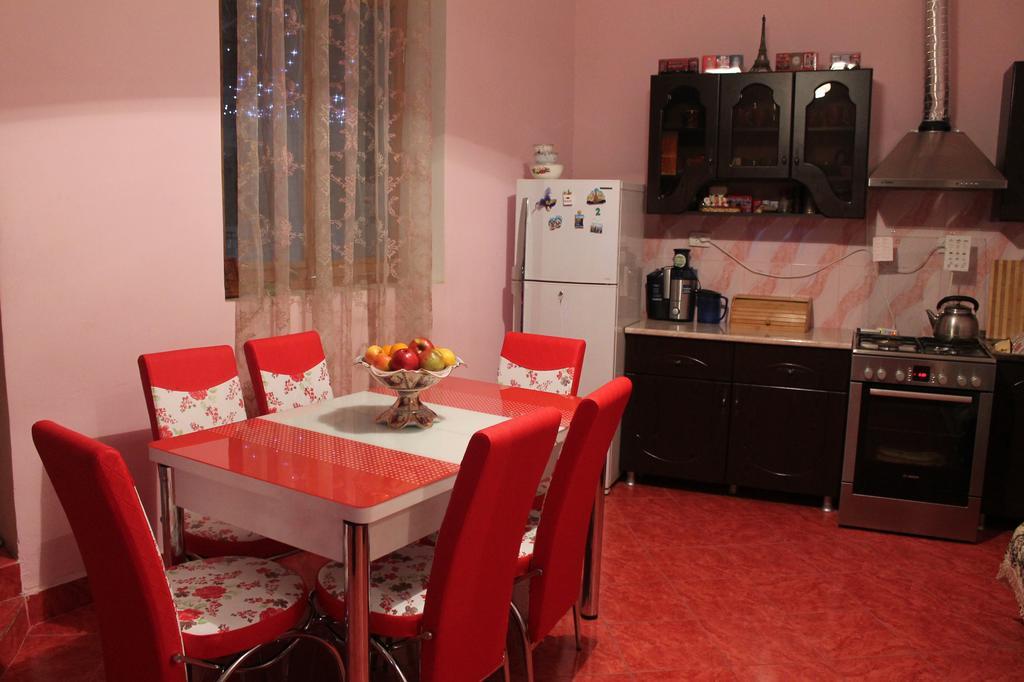 Guesthouse Medea On Pushkini 4 Κουτάισι Εξωτερικό φωτογραφία